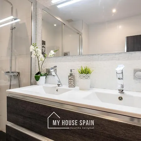 Myhousespain - Espacioso Piso Con Parking * Gijón