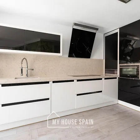 Myhousespain - Espacioso Piso Con Parking * Gijón